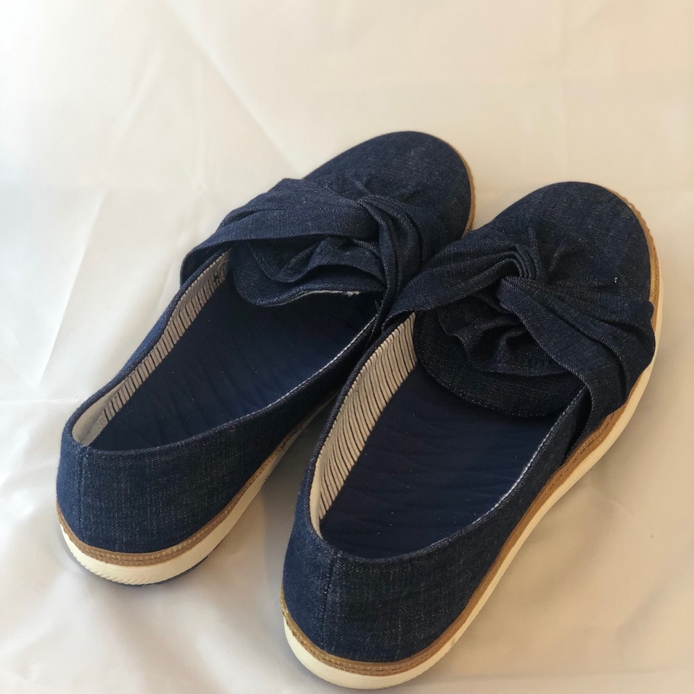 BareTraps slip on navy shoes size 9